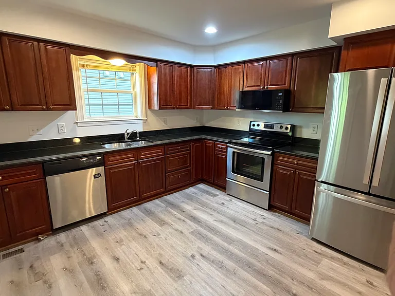 220 Gross Ave — Photo 11