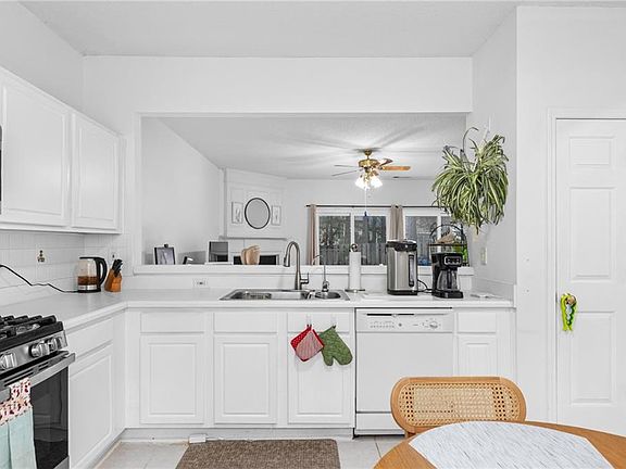 3rd image of 4088 Howell Park Rd