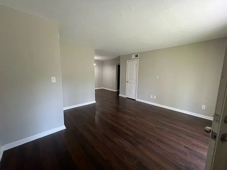 2711 Fairlee Dr. — Photo 6