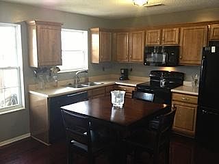 3rd image of 1313 Stoneybrooke Dr