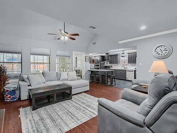 4th image of 105 Franklin Ct