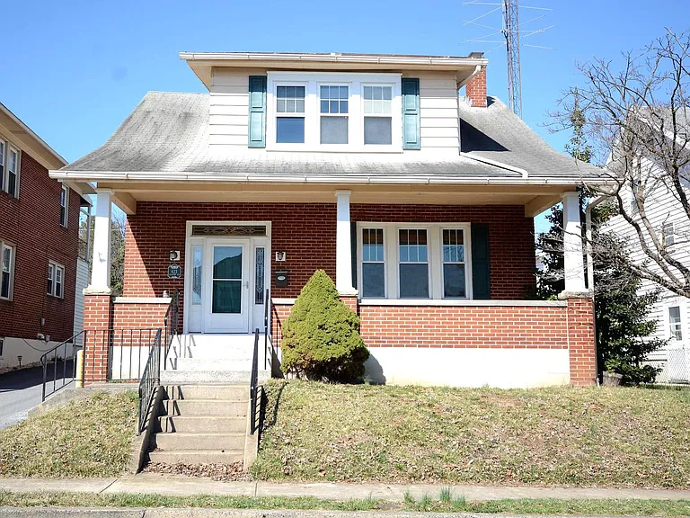 623 Guilford Ave — Photo 1
