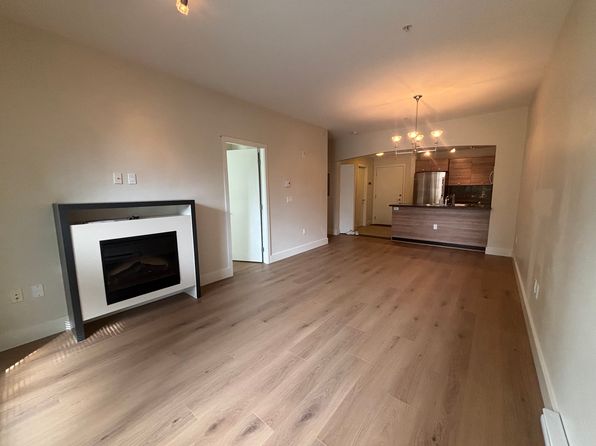 2 bedroom rental in Surrey — photo 11