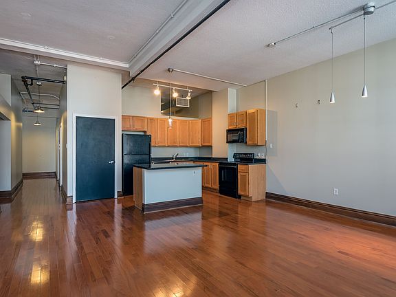 4th image of 1501 Locust St APT 501