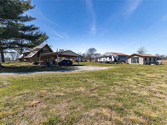 3rd image of 9628 Ruby Hall Rd