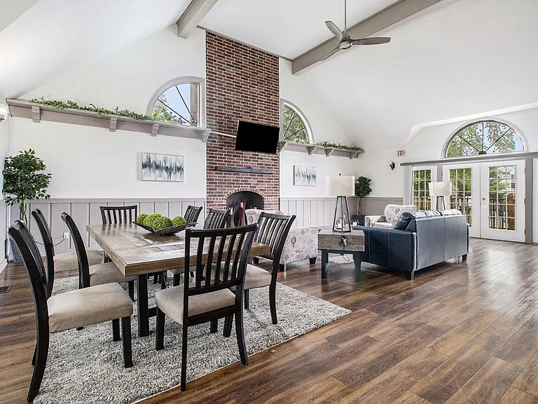 Pine Knoll Apartments — Photo 46