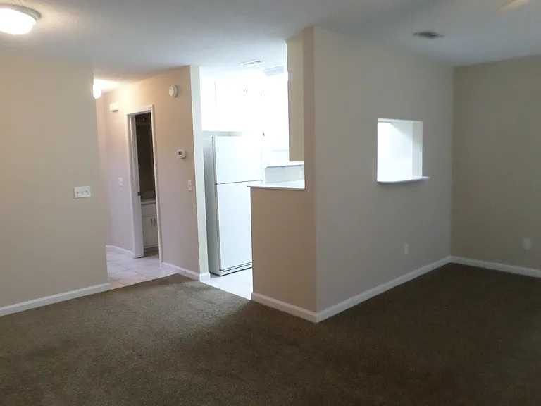 90 Woodfield Pl — Photo 6