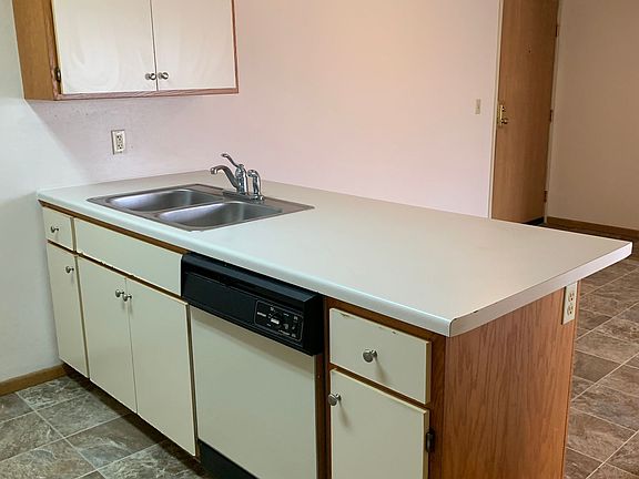 4th image of 1002 7th St SE #305