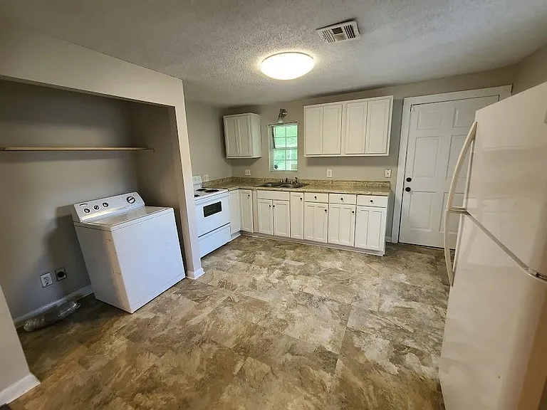112 Woodrow St — Photo 7