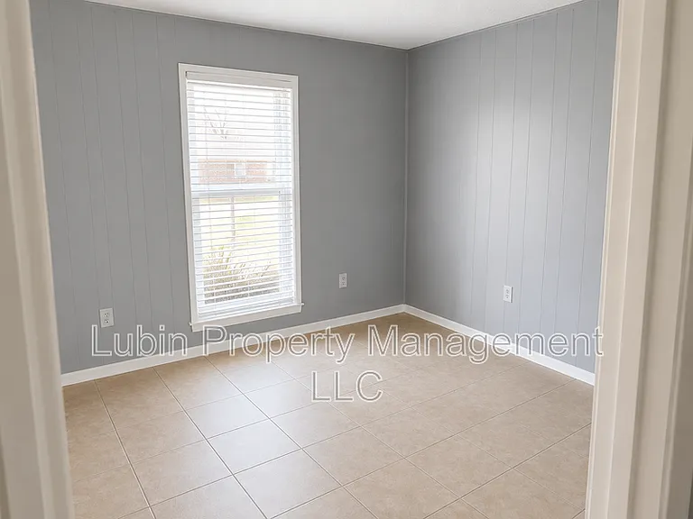 590 Blackhawk Rd — Photo 5