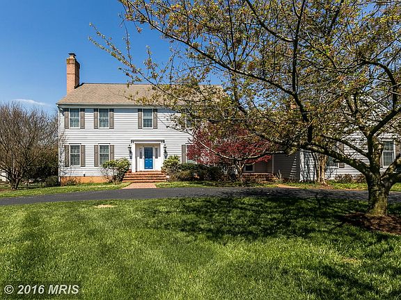2nd image of 10 Briarwood Farm Ct