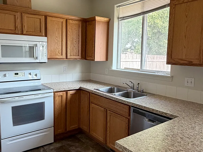 8412 Hudson Ct — Photo 12