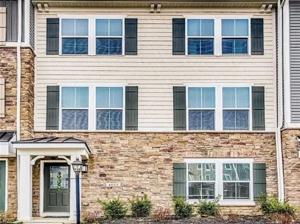 4052 Overview Dr, Canonsburg, PA 15317