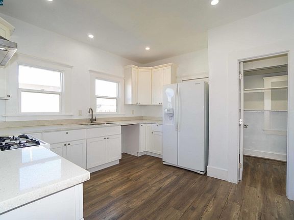 5th image of 7512 Krause Ave