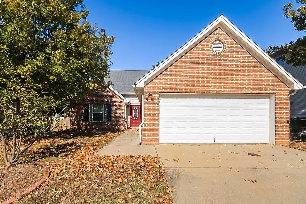 3 bed, 2.0 bath, 1276 sqft, $1,895 — Photo 1