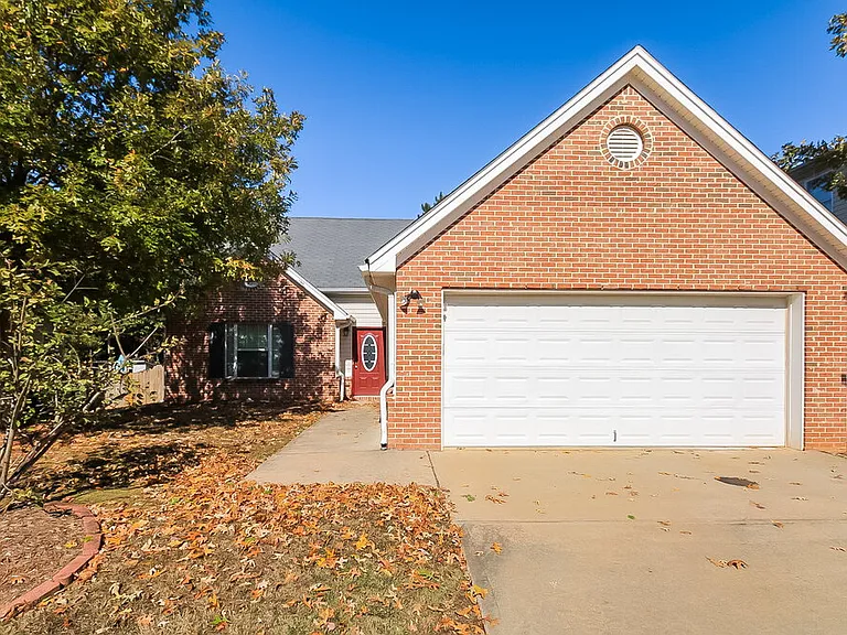 11 Grier Ln — Photo 1