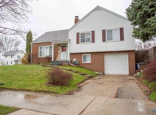 1417 Rollins Rd, Toledo, OH 43612