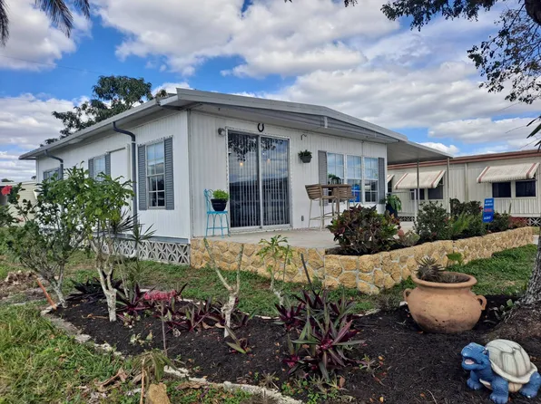 5515 Miles Standish Ln #207, North Fort Myers, FL 33917