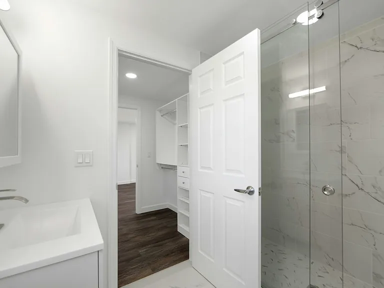 380 Grand Ave — Photo 16