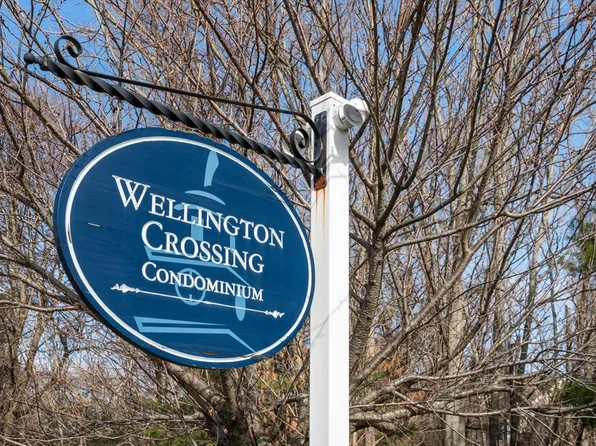 204 Clocktower Dr #206, Waltham, MA 02452