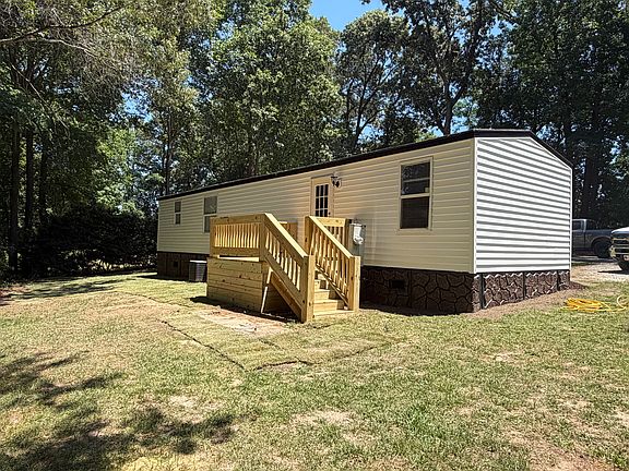 2nd image of 1435 Landmark Rd