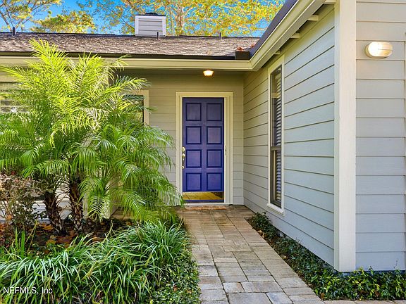 3rd image of 721 SANDY OAKS Court