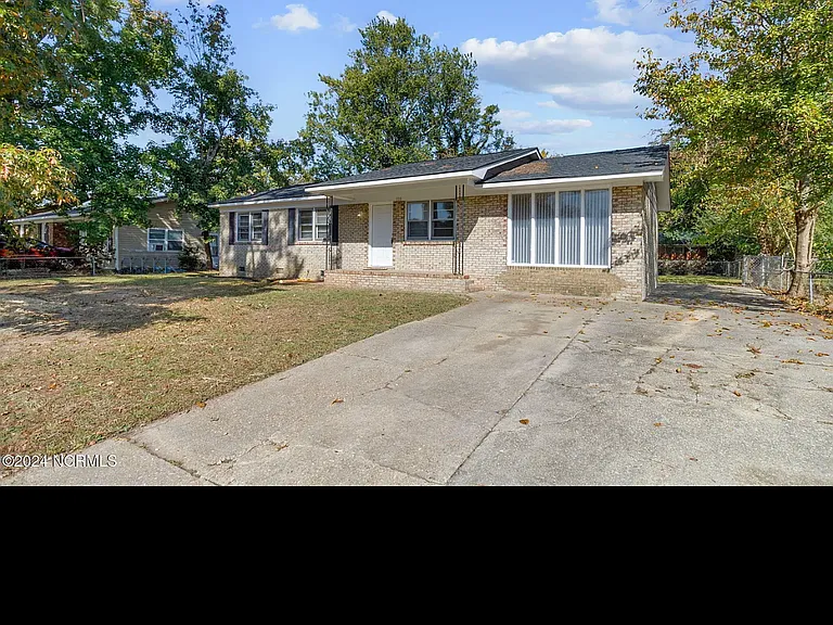 318 Bandera Dr — Photo 22