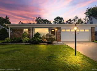 12102 Hines Ct, Plymouth, MI 48170