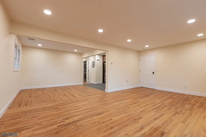 3 bed, 1.0 bath, $3,200 — Photo 4