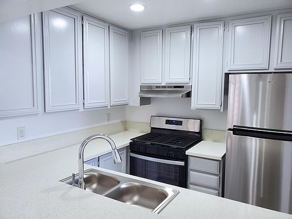 4th image of 10815 Hesby St Floor 1