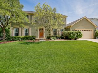 87 Venetian Way Cir, Wheaton, IL 60189