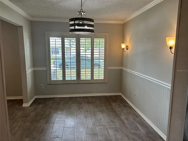 105 E Cottesmore Cir — Photo 5