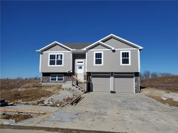 1208 NW 3rd St, Oak Grove, MO 64075