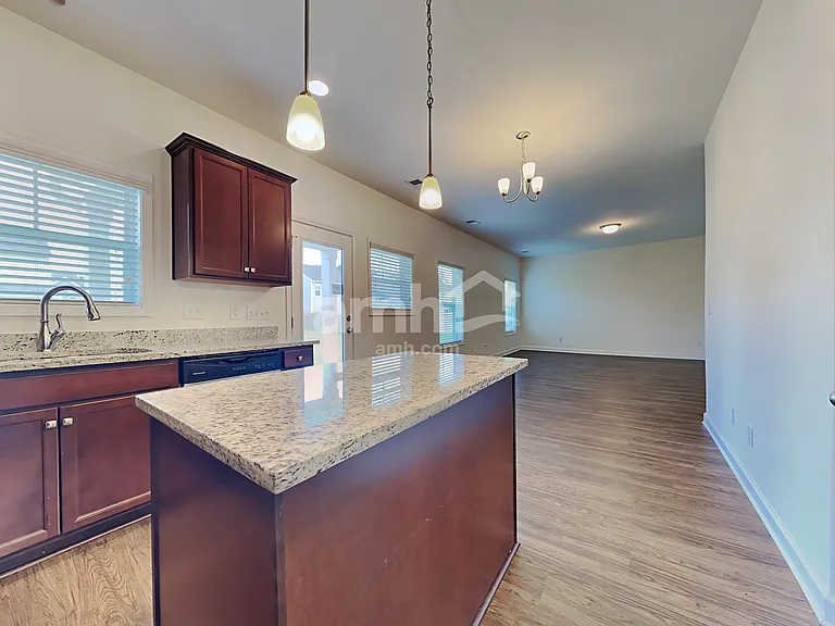 523 Lateleaf Dr — Photo 4