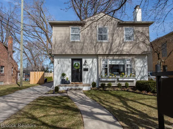 13354 Sherwood Dr, Huntington Woods, MI 48070
