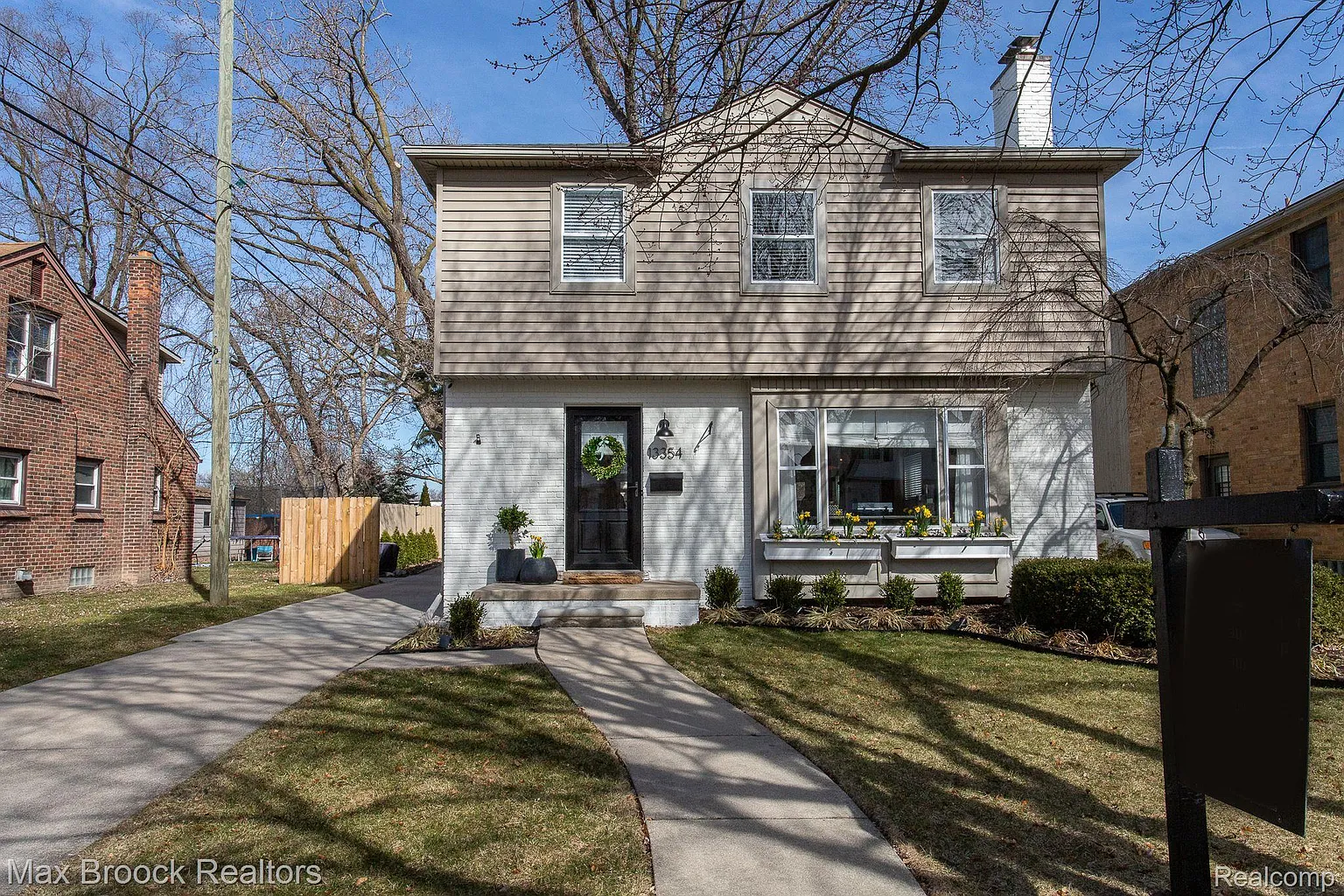 13354 Sherwood Dr photo 1