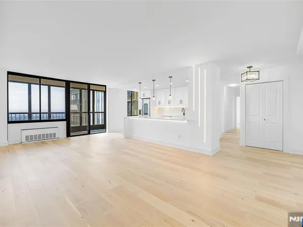 200 Winston Dr APT 2417, Cliffside Park, NJ 07010