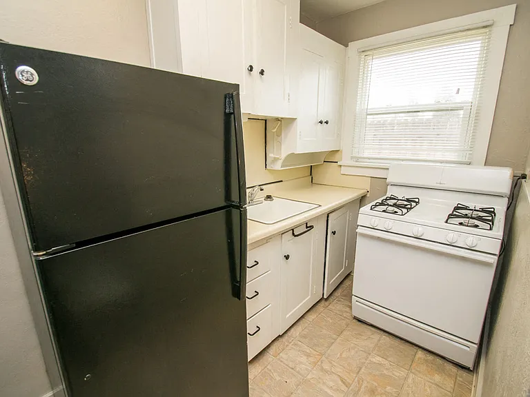 285 Zenobia Street — Photo 3