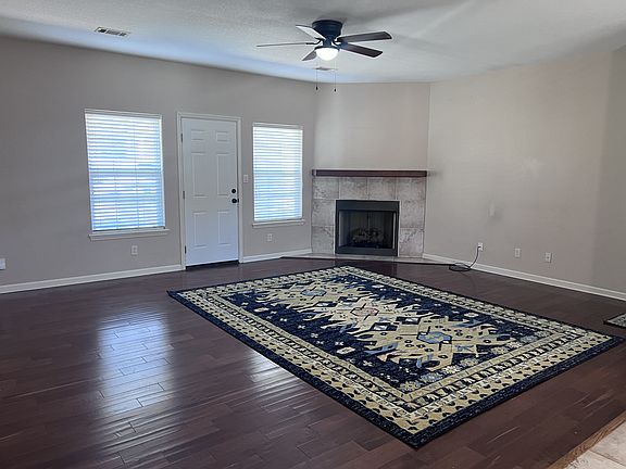 Great Rm with Fireplace