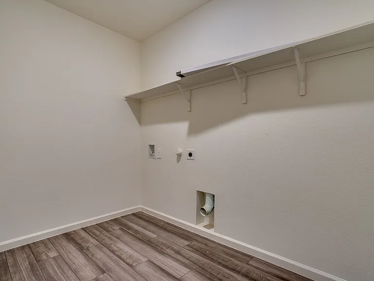778 Camden Dr — Photo 23