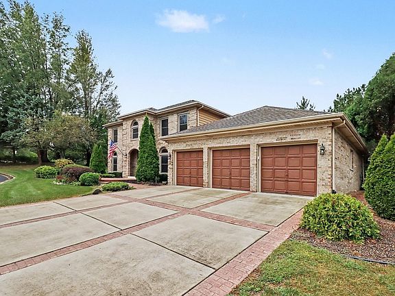 2nd image of 1 Golf View Ln