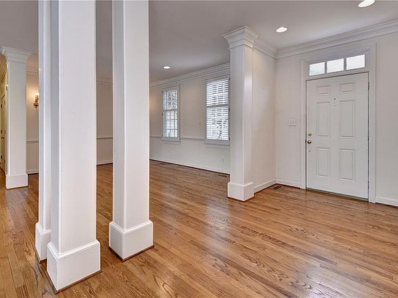 3rd image of 1564 Harbor Rd