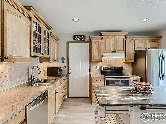 1310 Claremont Dr — Photo 7