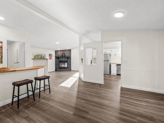 5th image of 1504 Roach Hollow Rd