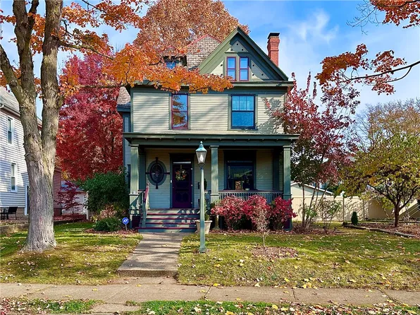 9 Pittsburgh Cir, Ellwood City, PA 16117