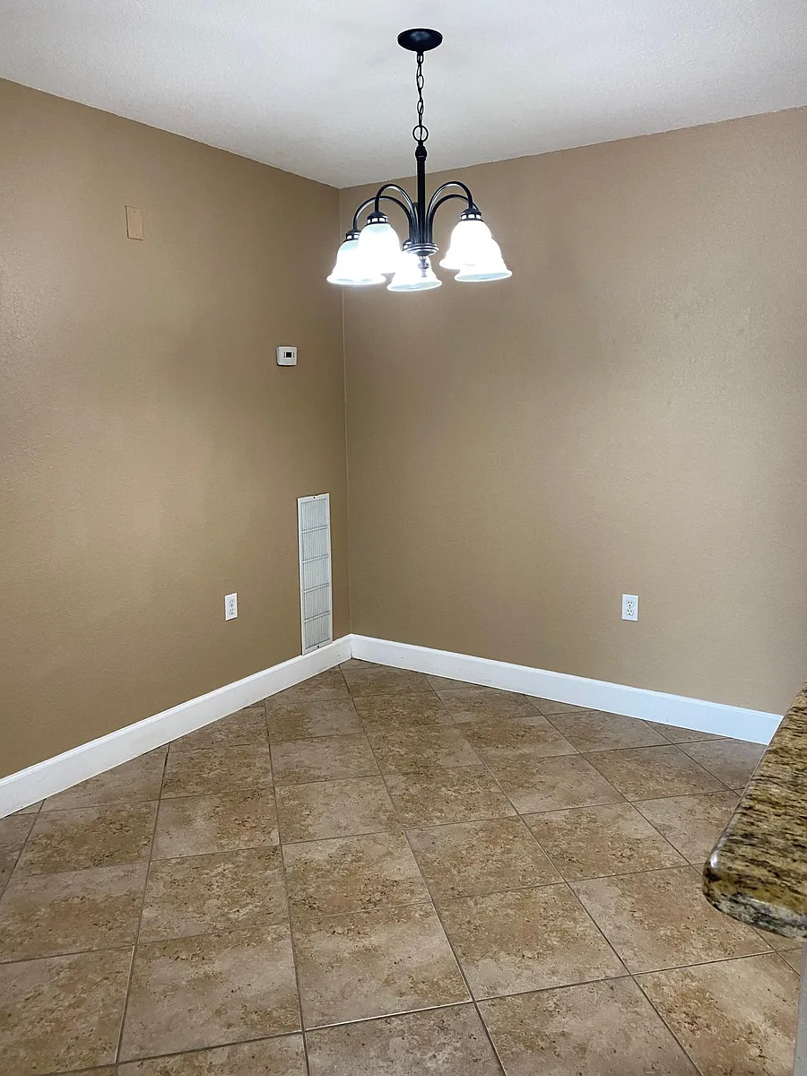 Building Photo - 8932 Manor Loop #103