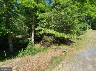 1114 Lakeview Dr, Cross Junction, VA 22625