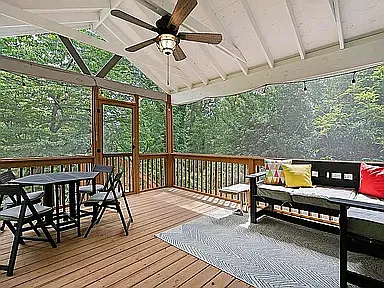108 Hawthorne Ln — Photo 4