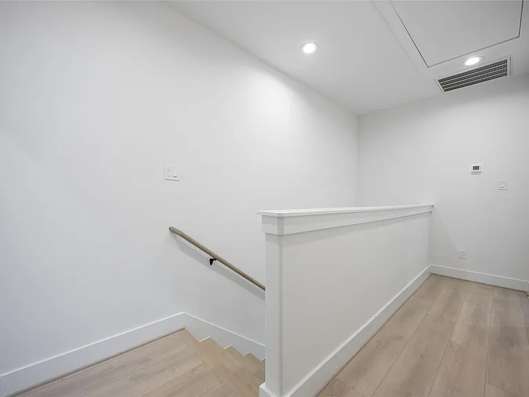 2528 Live Oak St — Photo 17