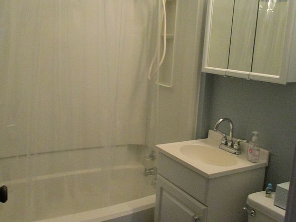 3rd image of 804 15th St NE